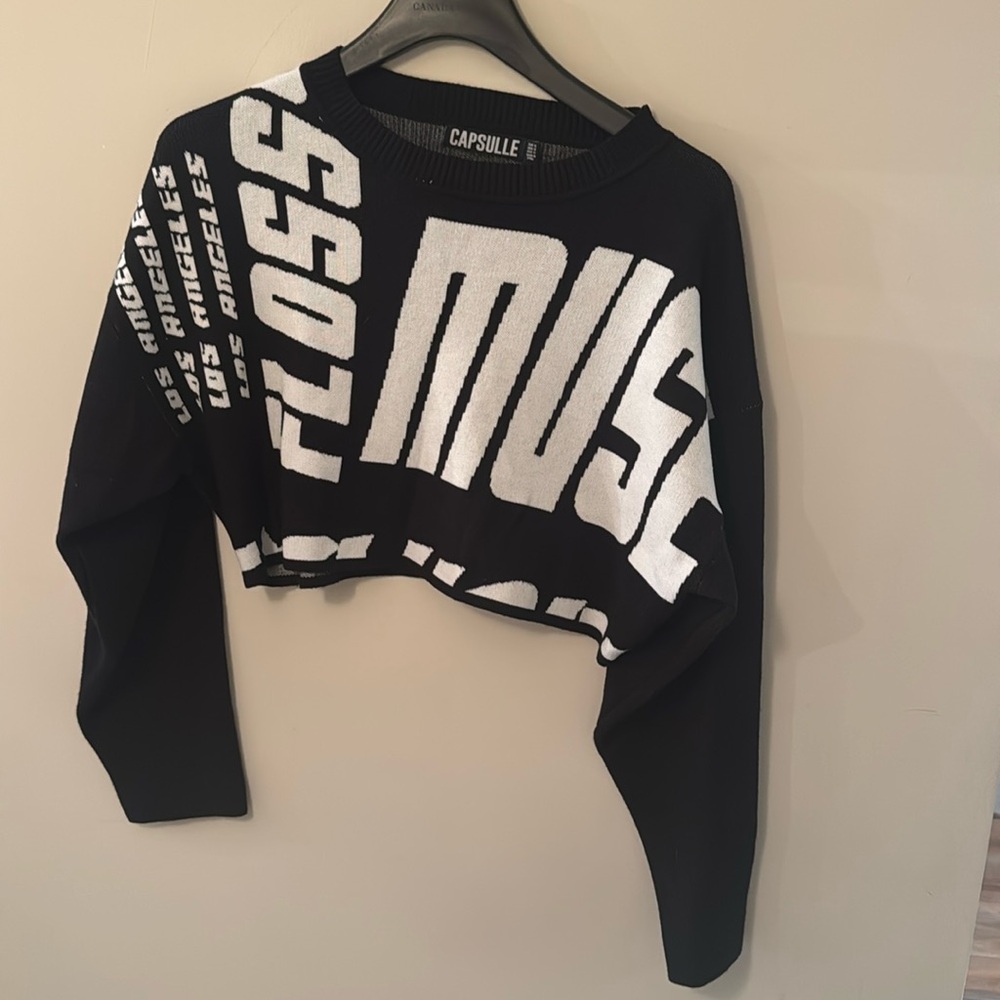 Super cute cropped sweater